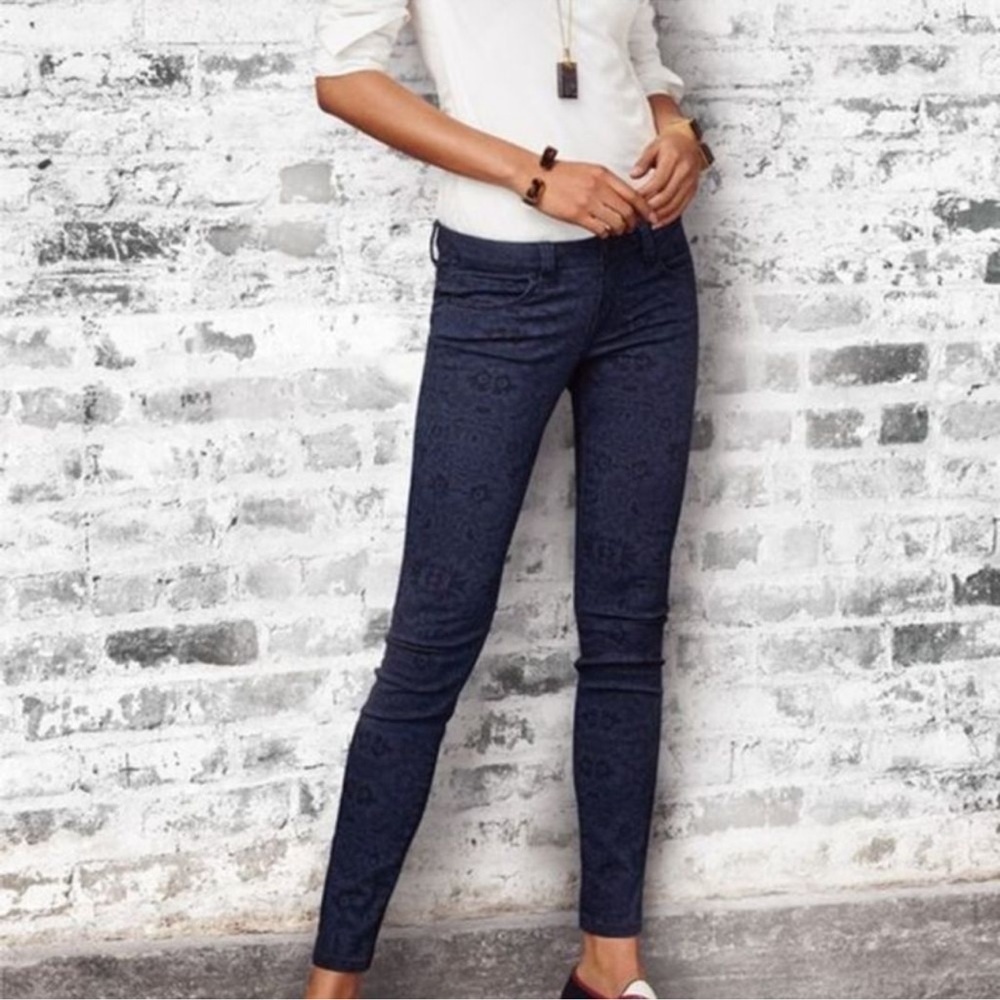 Cabi Navy Floral Curvy Skinny‎ Jeans Size 6